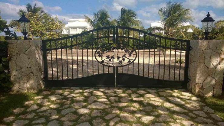 gates-design-and-installation-in-cayman-islands-image3