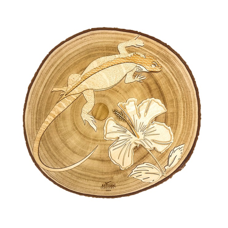 Iguana & Hibiscus Flower on Circular Wood